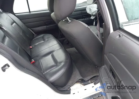 2011 Ford Crown Victoria Police Interceptor z USA, uszkodzony, nr VIN 2FABP7BV2BX159392